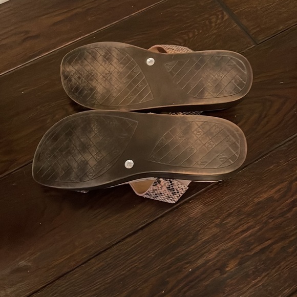 Donald Pliner Faina P7 Metallic Python Print Sandals - Picture 4 of 7